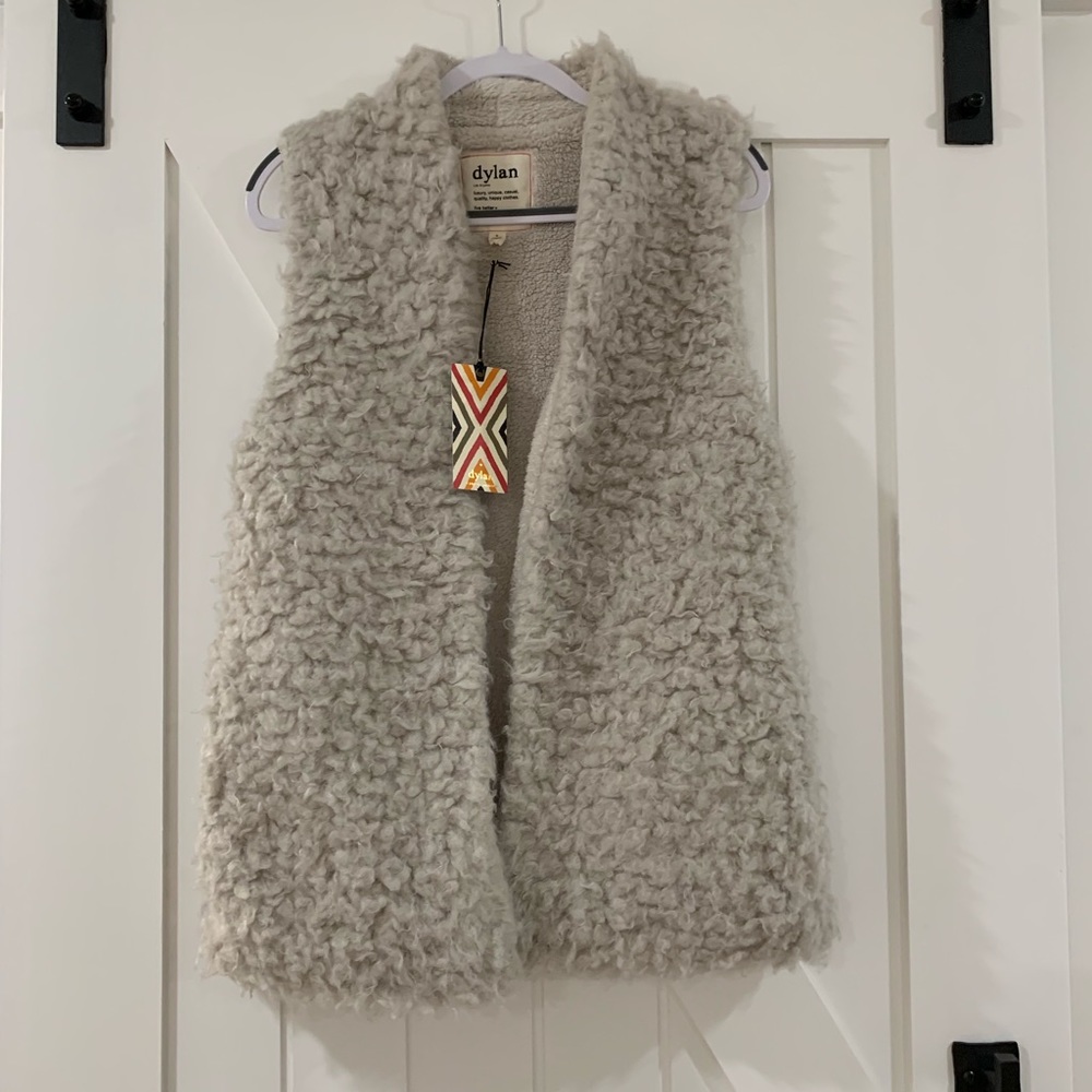 Dylan by True Grit Charlotte Fur Vest (chalk)
